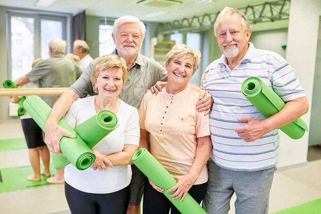 Sportliche Senioren freuen sich auf Gymnastik Kurs