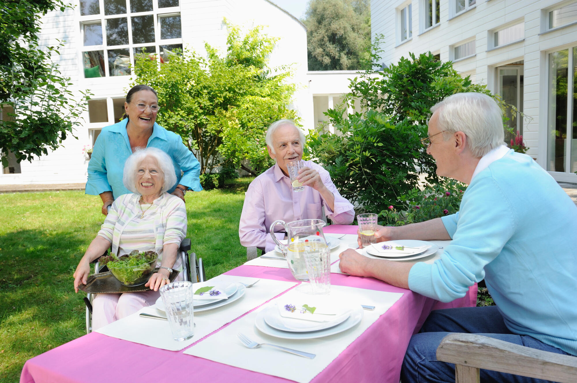 Seniors,Having,Lunch,At,Seniors’,Living,Community Seniors,Having,Lunch,At,Seniors',Living,Community